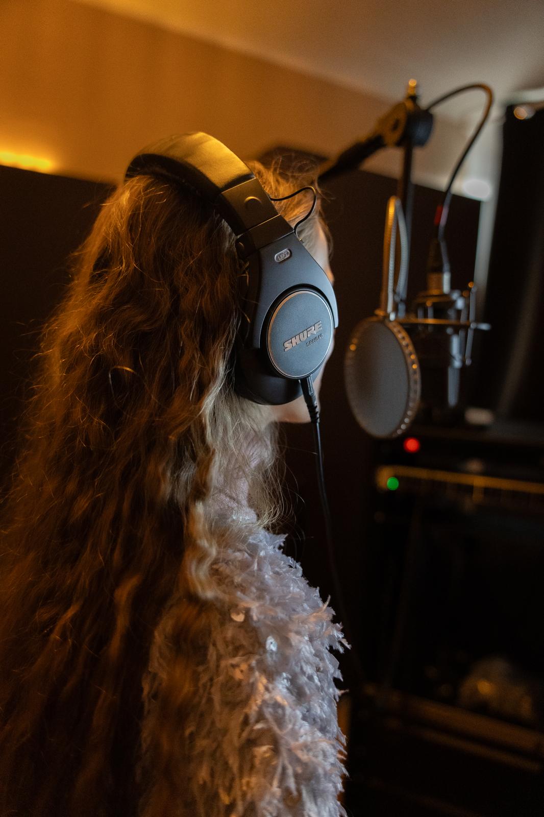 Aufnahme im Tonstudio mit Kondensatormikrofon